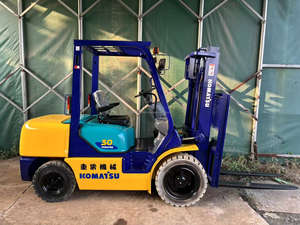 Chariot élévateur Komatsu FD30 à deux mâts Excellente performance Chariot élévateur original TCM TOYOTA du Japon d'occasion à bas prix - Product Image 2