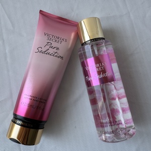 Set de Perfume para Mujer Pure Seduction de <span class=keywords><strong>Victoria</strong></span>'<span class=keywords><strong>s</strong></span> <span class=keywords><strong>Secret</strong></span>, Loción Corporal Perfumada de 236 ml y Spray Corporal de 250 ml, Marca Original - Product Image 3
