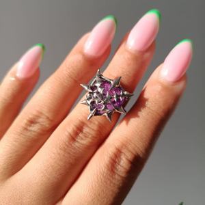 Conjunto de Joyería Gótica Abstracta Hecha a Mano con Colgante de Sirena, Collar con Perlas, Anillo Decorativo de Metal Líquido con Forma de Cuerno y Anillos de Alabastro - Product Image 3