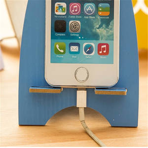 Soporte Creativo Portátil para Teléfono de Escritorio - Soporte de Madera con Diseño de Conejo de Dibujos Animados, Regalo Promocional - Product Image 1