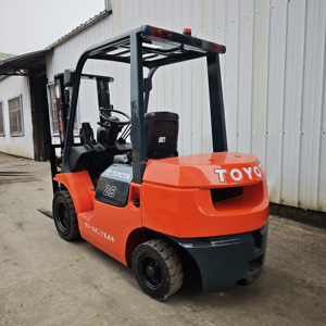 For 25 2.5Ton Diesel Powered <b>Pallet</b> Truck <b>Used</b> 2023 Model 4WD Solid Tire with Two Stage Mast and Container Mast Side Shift - Product Image 2