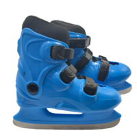 Service de location de patins de hockey sur glace haut de gamme et abordable pour tous les visiteurs de patinoire d'hiver, hommes et femmes, de tous âges