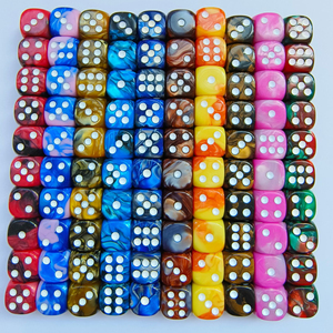 Vente en gros de dés D6 en vrac, 16 mm, en acrylique bicolore à motif marbré, six faces, pour jeux de société, casino et fêtes - Product Image 4