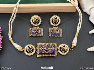 Ensemble de collier de fête en or antique, design de bijoux, polissage mehendi, élégant, bijoux traditionnels, parfait pour les femmes - Product Image 3