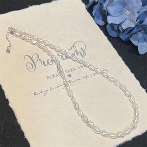 Collar de Plata de Ley S925 con Diseño Barroco Zhi Zhen, Joyería de Perlas de Nicho, Moderna y Elegante - Product Image 3