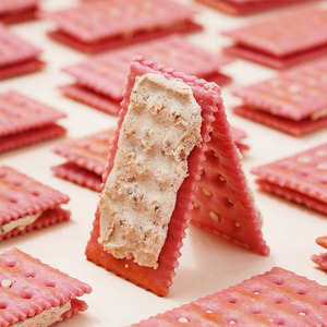 Bánh quy soda nhân chà là đỏ cao cấp, bánh quy lên men tốt cho sức khỏe, vị ngọt, kết cấu giòn, đóng hộp, giá cả phải chăng - Product Image 3