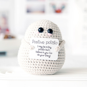 Pupazzi di Patate in Lana Lavorati a Mano da 8 CM, Divertenti Emojis di Patate Energetiche Positive, Ornamenti Pendenti all'Uncinetto Fatti a Mano - Product Image 6