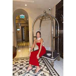 Robe de soirée formelle bustier avec détails ruban rouge, sequins, strass et perles, manches courtes et longueur ras du sol, taille XS - Product Image 2