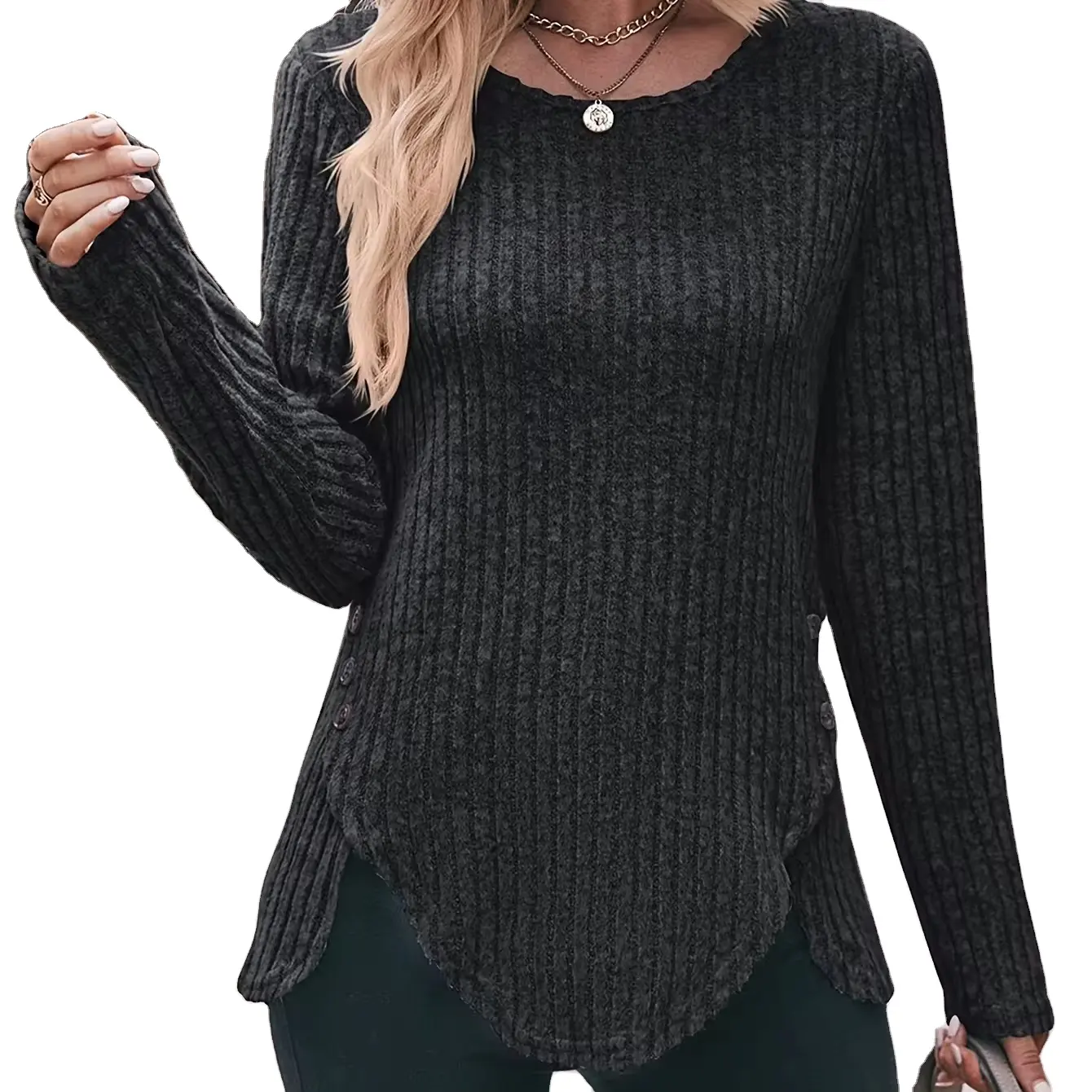 महिलाओं की सॉलिड क्रू नेक रिब्ड टी-शर्ट विंटेज लंबी आस्तीन अनियमित घुमावदार हेम बटन सजावट शीर्ष स्वेटर