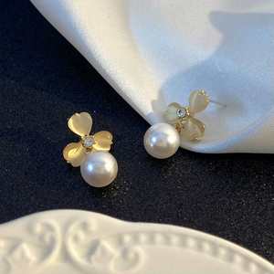 Boucles d'oreilles pendantes vintage classiques géométriques en alliage plaqué or 14 carats avec cristaux et strass, bijoux de mariage exquis pour femmes, couleur marron - Product Image 6