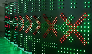 Semáforo LED de Señalización Vial con Cruz Roja y Flecha Verde, <span class=keywords><strong>Precio</strong></span> Bajo Directo de Fábrica, para Control de Carriles en Túneles y Seguridad Vial - Product Image 6