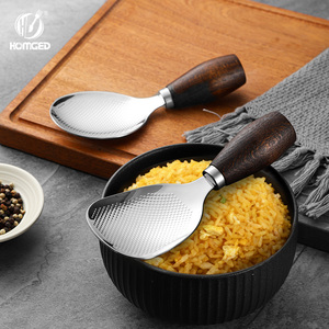 Cuchara para Arroz de Acero Inoxidable 304 con Acabado Espejo y Mango de Madera, Diseño Moderno, Se Mantiene Vertical Sin Toquear la Mesa - Product Image 2