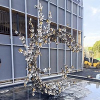 Sculpture florale en acier inoxydable soudé, sculpture d'art extérieure personnalisée pour jardin et décoration commerciale