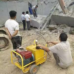 Nieuwe Draagbare Hydraulische Rotsverdeelmachine Betonbreekapparatuur Eenvoudige Bediening Rotsmijnen Betonnen <span class=keywords><strong>Splitter</strong></span> - Product Image 5