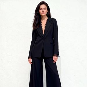 <span class=keywords><strong>Blazer</strong></span> Classico su Misura Leggermente Oversize che Mantiene la Definizione dell'Abbigliamento da Lavoro Senza Provocare l'Effetto <span class=keywords><strong>Aderente</strong></span> - Product Image 1