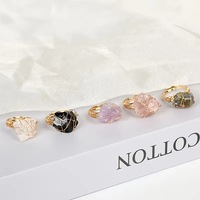 Vente en gros de bagues de pierres précieuses réglables avec sertissage de griffes Bague en pierre de cristal brut naturel
