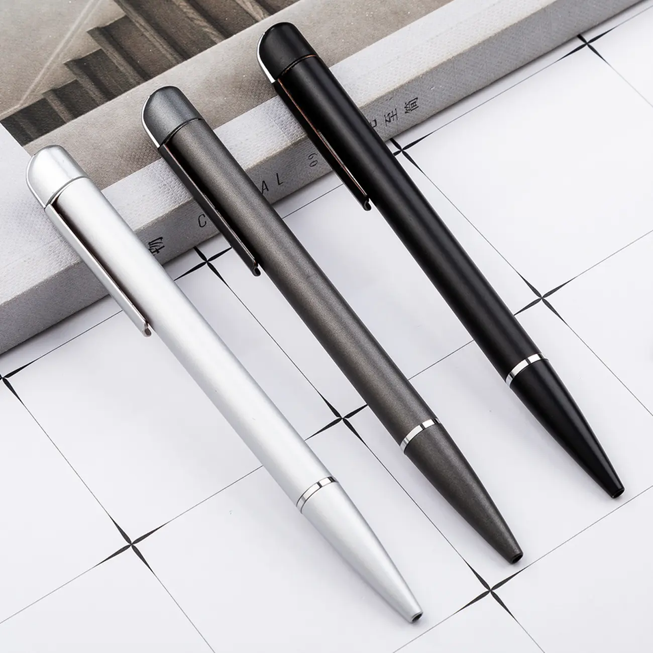 Penne a sfera in metallo a punta media con inchiostro nero con marchio personalizzato