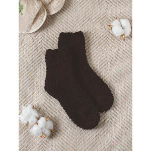 Chaussettes de couchage en nuage pour femmes confortables Design Jacquard floral noir Un équipage Fluffy Warm Nylon Spandex Respirant Technologie tricotée" - Product Image 1
