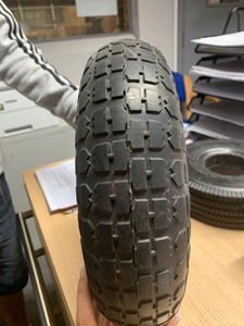 Rueda y Neumático Sólido de Poliuretano (PU) Antipinchazos 400-6 para Carretilla con Llanta de Plástico y Núcleo de Acero para Carros de Mano - Product Image 2