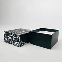 Boîte cadeau rigide personnalisée de luxe avec motif noir et blanc imprimé, avec insert en mousse EPE pour diffuseur d'arômes, emballage cadeau