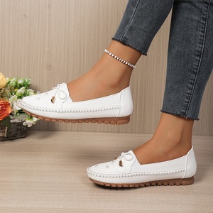Mocassins plats blancs pour femmes grandes tailles, en cuir PU, légers, à enfiler, chaussures décontractées tendance avec nœud - Product Image 2