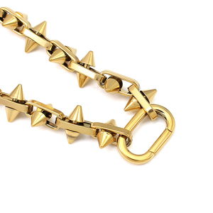 <span class=keywords><strong>Collana</strong></span> Hip Hop Placcata <span class=keywords><strong>Oro</strong></span> 18K a Catena <span class=keywords><strong>Spessa</strong></span> Conica per Uomo e Donna con Nappa Rivetto Geometrica Statement in Acciaio Inossidabile - Product Image 4