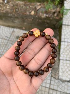 Pulsera de Oración Budista de Agarwood, Joyería Más Popular, Cuentas de Madera Oscura de 8 mm, Resina Negra Natural, Fragancia Dulce y Natural - Product Image 3
