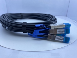 Cable de Conexión Directa Pasivo de Cobre QDD-8X-200G-PCUXX de 0.5m, 200G QSFP-DD a 8 x 25G SFP28 DAC - Product Image 3