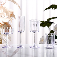 Klares Hellrosa Blau Flieder Mintgrün Türkis Bernstein Geripptes Farbiges Weinglas, Vertikal Gestreifter Champagnerkelch Coupe-Glas
