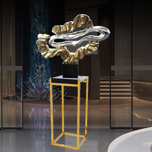 Escultura Abstracta de Resina Dorada y Plateada, Decoración Artística para Entrada de Hotel o Club, Forma Irregular 920x200x800mm - Product Image 1