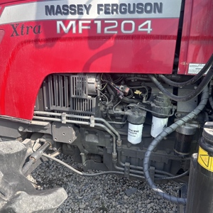 Tractor Agrícola <span class=keywords><strong>Massey</strong></span> <span class=keywords><strong>Ferguson</strong></span> 1204 de <span class=keywords><strong>Segunda</strong></span> <span class=keywords><strong>Mano</strong></span>, Tracción en las Cuatro Ruedas, Motor Diésel de 4 Cilindros, Personalizable, 90% Nuevo, Cabina Cerrada - Product Image 4