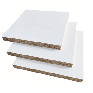 Tablero de Partículas Recubierto de <span class=keywords><strong>Melamina</strong></span> Blanca de 1220*2440mm y 18mm de Espesor para Muebles de Armario de Estilo Minimalista Moderno, Placas de <span class=keywords><strong>Melamina</strong></span> - Product Image 1