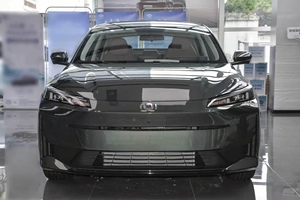 Changan Qiyuan A05 2024 70 <span class=keywords><strong>Pro</strong></span> PHEV NEDC<100km Batería <span class=keywords><strong>de</strong></span> 30kWh 18200km <span class=keywords><strong>de</strong></span> Autonomía Baja Coche Usado Motor <span class=keywords><strong>de</strong></span> 100-150kW Económico y Práctico - Product Image 2