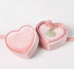 Caja de Joyería de Terciopelo con Forma de Corazón y Lazo de Cinta, Personalizable con Logotipo, para Propuestas y Regalos - Product Image 1
