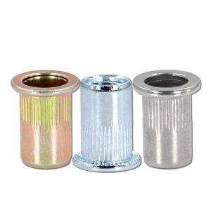 Écrou à riveter à tête plate M6 en acier au carbone, filetage interne moleté, couleur zinguée, pour équipement de communication - Product Image 1