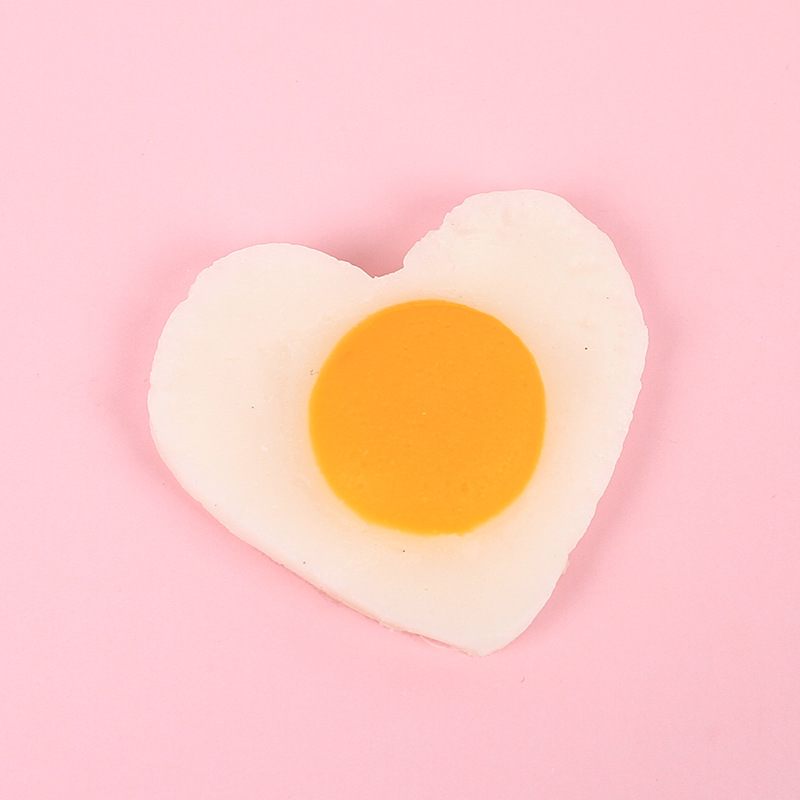 Huevo frito pequeño en forma de corazón de 6 cm - Sin botón