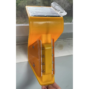 <span class=keywords><strong>Reflector</strong></span> de barandilla de carretera, delineadores de barandilla de luz LED amarilla, delineador trapezoidal reflectante de barandilla Solar - Product Image 3