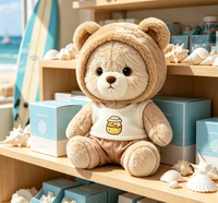 Ours en peluche Genial Tan avec capuche d'ours, gilet blanc, short avec emblème pot de miel, personnalisé, assis