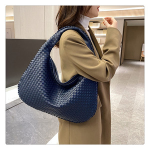 Sac fourre-tout en cuir PU pour femme, sac à bandoulière à poignée supérieure, sac hobo grande capacité, sac à main souple végétalien, sac bandoulière avec fermeture éclair sous le bras - Product Image 5