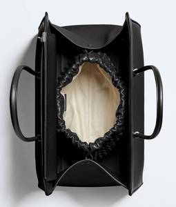 กระเป๋าโท้ท Bottega BV Barbara Tote แบบมีซิป ดีไซน์เรียบหรู ผลิตด้วยเทคนิค Intrecciato จากหนัง Nappa นุ่มยืดหยุ่น รุ่น Veneta - Product Image 3