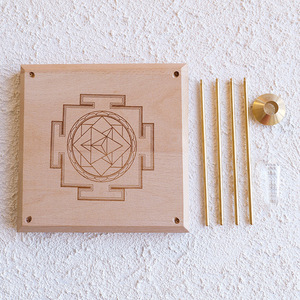 Ornements pyramidaux en cristal naturel Vogel Décorations d'amplificateur de purification d'énergie en pierre sculptée pour voiture, maison, bureau, noël - Product Image 4