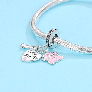 Colgante Triple de Plata S925 con Diseño de Hueso de Perro y Huella Grabada, Corazón y Circonitas Rosas, Joyería para Amantes de Mascotas - Product Image 3