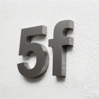 Plaques de porte de numéro de maison moderne multi-matériaux, y compris l'acier, le bois, le métal, le fer et l'aluminium, le laiton, l'acrylique et l'alliage de zinc pour les hôtels.