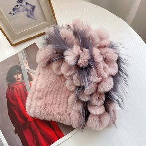 Chapeau d'hiver pour femme en vraie <span class=keywords><strong>fourrure</strong></span> de lapin Rex, design floral latéral tendance, ultra doux et chaud pour les activités extérieures par temps extrêmement froid - Product Image 4