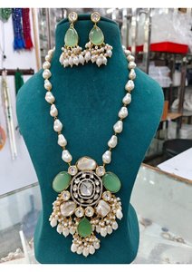 Conjunto de Joyería Tradicional de Diseño con Kundan y Perlas, Detalles en Piedras Verdes y Marrones, Collar y Aretes de Boda para Mujer - Product Image 2