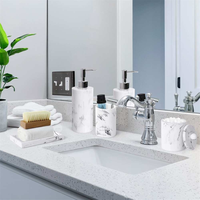 Ensemble de salle de bain moderne en polyrésine marbrée blanche, écologique, plus de huit pièces