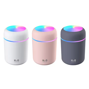 Humidificador de Aire Eléctrico Portátil de 300 ml, Difusor de Aceites Aromáticos, Rociador de Vapor Frío USB con Luz Nocturna de Colores para el Hogar y el Automóvil - Product Image 1