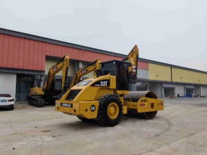 Rouleau compresseur routier CAT/Caterpillar CS683E d'occasion avec composants de pompe CS683/E à vendre - Product Image 3