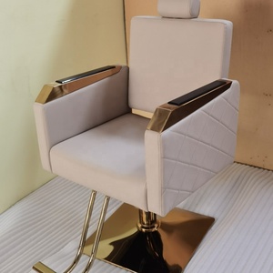 Sillón de Barbería de Cuero Sintético Crema con Base Dorada, Altura Ajustable, Mueble de Salón de Diseño Contemporáneo, Reposapiés Individual - Product Image 1