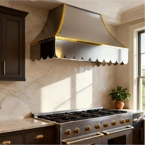 <span class=keywords><strong>Hotte</strong></span> de cuisine architecturale sur mesure, artisanale, en acier inoxydable brossé de calibre 16, avec finition PVD titane et détails rivetés, à fixation murale - Product Image 5